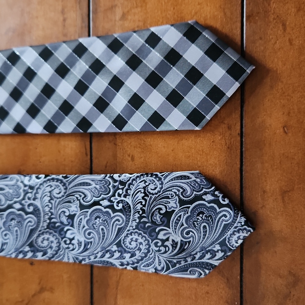Geoffrey Beene designer men's ties. Great condition. Perfect Office Attire